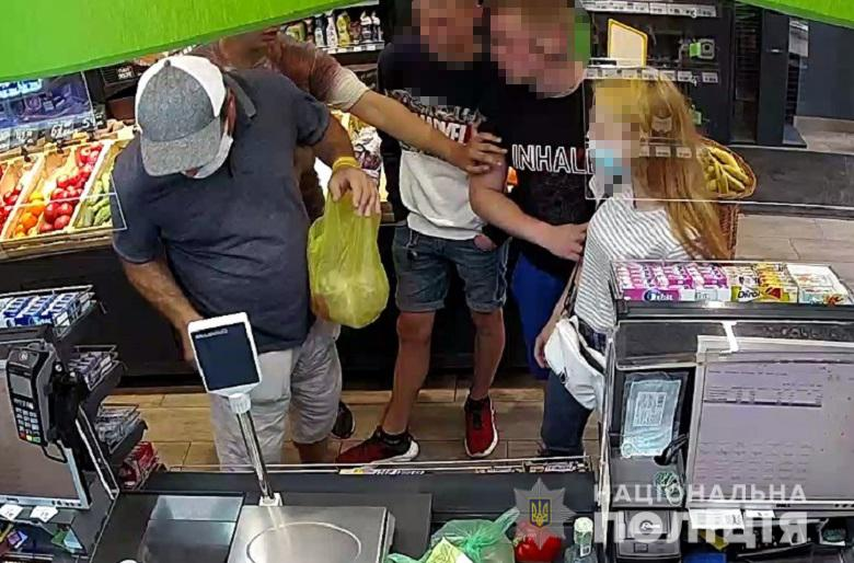 В Киеве произошла поножовщина в одном из магазинов