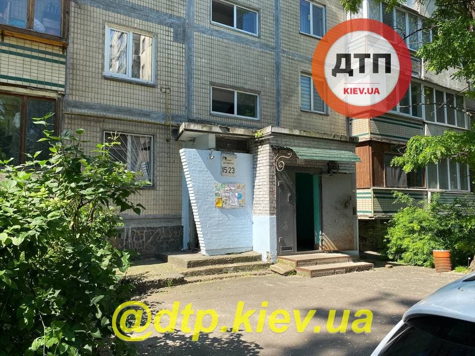 В доме на улице Шулявской нашли труп в ковре. Телеграм-канал dtp.kiev.ua