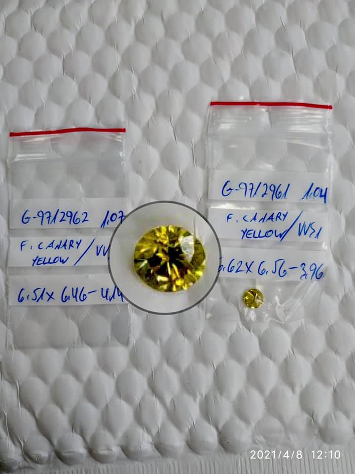 Киевские таможенники нашли в посылке с документами американские цветные бриллианты